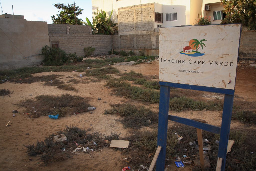 Imagine cape verde ou cap vert en facade dedebat photo